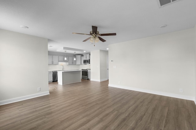 231 Donegal Dr, Clarksville, TN 37042 - unfurnished living room featuring a ceiling fan, dark wood-type flooring, baseboards, a sink, and recessed lighting