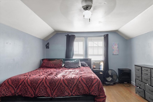 525 Maple St, Lewisburg, TN 37091 - bedroom with lofted ceiling, wood finished floors, and a ceiling fan