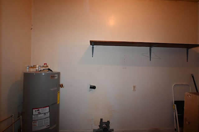 148 W Fourth Ave, Lobelville, TN 37097 - laundry room with water heater