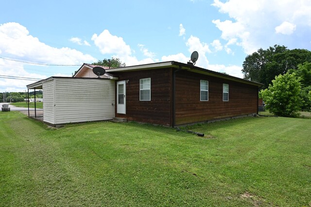 148 W Fourth Ave, Lobelville, TN 37097 - rear view of property with a yard
