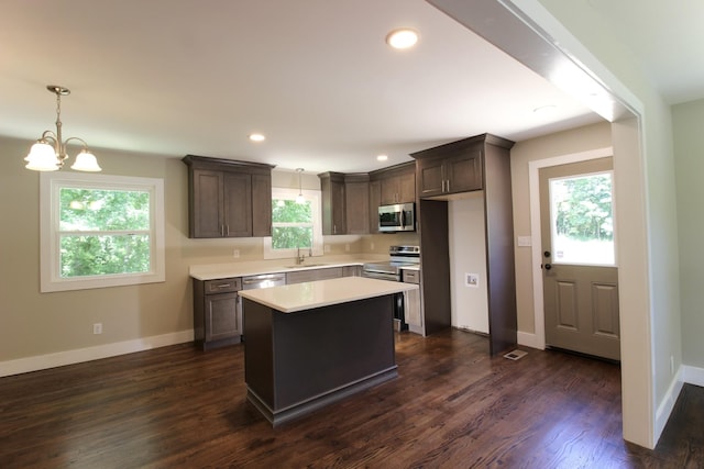762 Austin Bottom Rd, Baxter, TN 38544 - kitchen with appliances with stainless steel finishes, a sink, healthy amount of natural light, baseboards, and recessed lighting