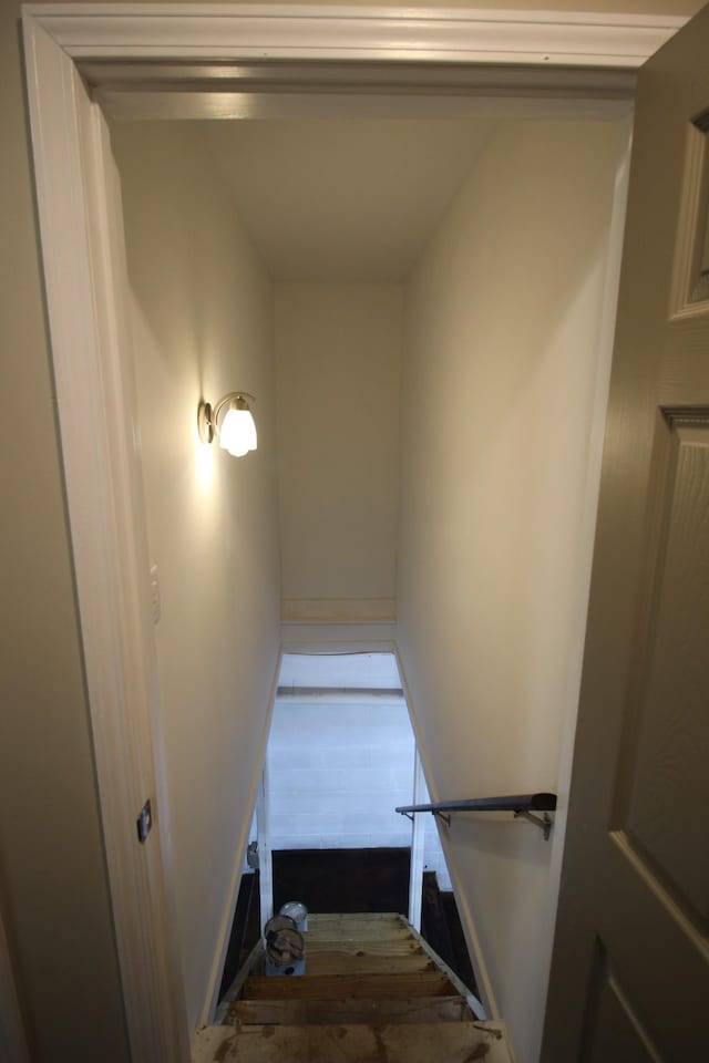 762 Austin Bottom Rd, Baxter, TN 38544 - stairway featuring baseboards