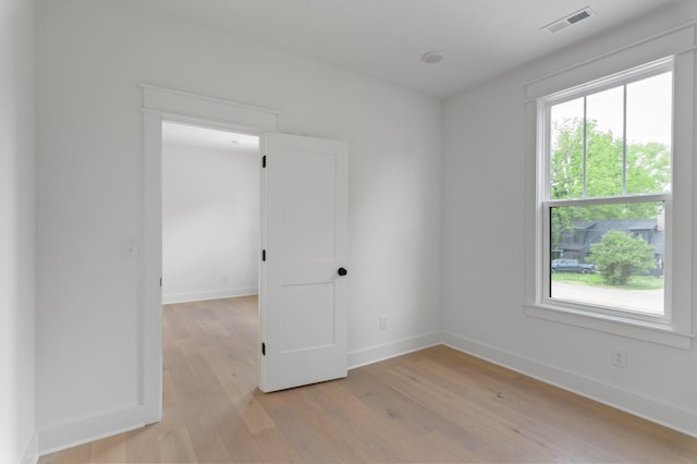 1330 Mcalpine Ave, Nashville, TN 37216 - empty room featuring plenty of natural light, light wood-type flooring, and baseboards