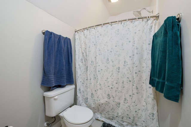 4702 Garcia Blvd, Murfreesboro, TN 37128 - full bath with toilet and a shower with shower curtain