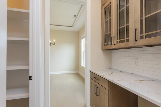 5962 Hunt Valley Dr, Spring Hill, TN 37174 - bar featuring light wood-type flooring, backsplash, and baseboards