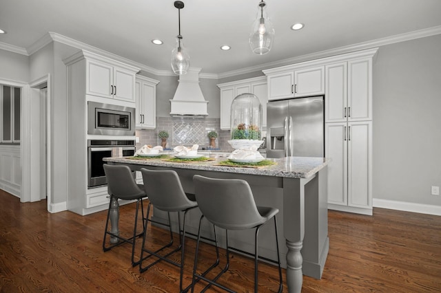193 Knoxleigh Way, Murfreesboro, TN 37129 - kitchen with appliances with stainless steel finishes, custom range hood, a center island, a kitchen breakfast bar, and decorative light fixtures