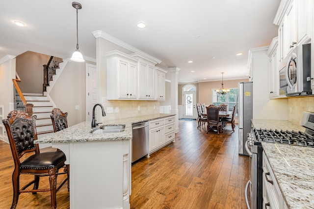 813 Stone Mill Cir, Murfreesboro, TN 37130 - kitchen featuring stainless steel appliances, a sink, light wood-style flooring, a peninsula, and ornamental molding