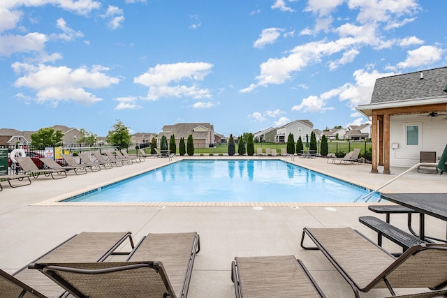 813 Stone Mill Cir, Murfreesboro, TN 37130 - community pool with a patio and a residential view