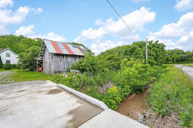 3975 Dry Creek Rd, Dowelltown, TN 37059 - view of yard featuring an outbuilding