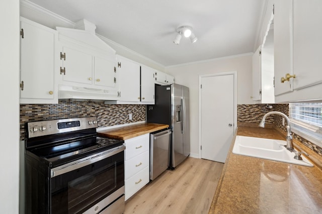 510 Bismark Dr, Nashville, TN 37210 - kitchen featuring stainless steel appliances, under cabinet range hood, a sink, crown molding, and white cabinetry