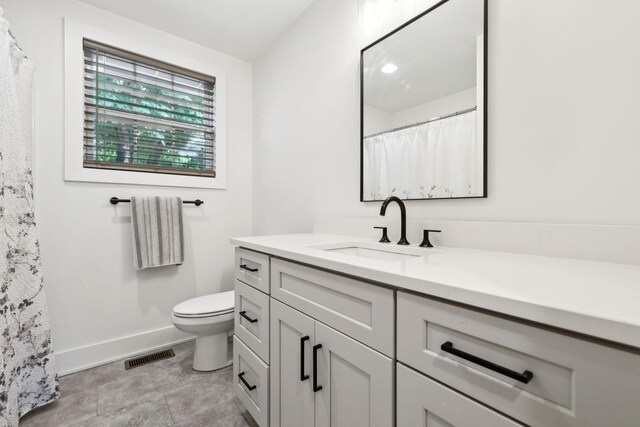 304 Jenny Murff Dr, Antioch, TN 37013 - full bath featuring vanity, toilet, baseboards, and curtained shower
