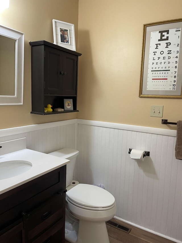 464 Loop Dr, Winchester, TN 37398 - bathroom with wainscoting, vanity, toilet, and wood finished floors