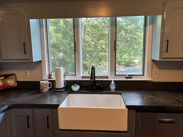 464 Loop Dr, Winchester, TN 37398 - kitchen featuring a sink, dishwasher, and dark stone counters