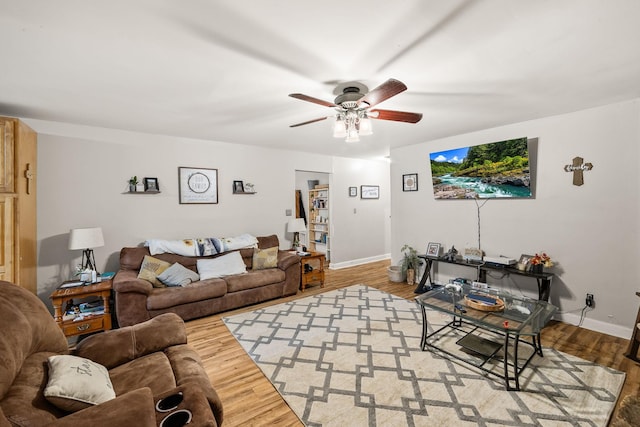 333 Cubbins Hollow Rd, Dowelltown, TN 37059 - living area featuring ceiling fan, wood finished floors, and baseboards