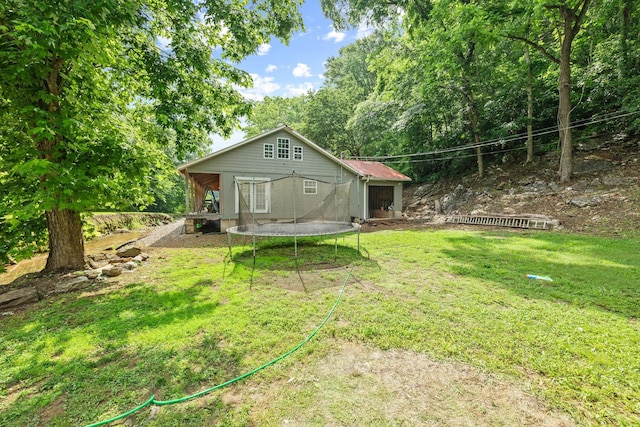 333 Cubbins Hollow Rd, Dowelltown, TN 37059 - back of house featuring a trampoline and a yard