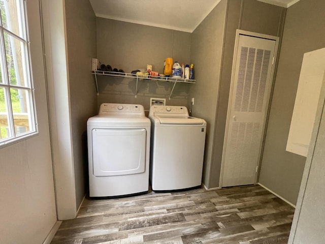 454 Slater Loop, Pikeville, TN 37367 - washroom featuring washer and clothes dryer, wood finished floors, a heating unit, and baseboards