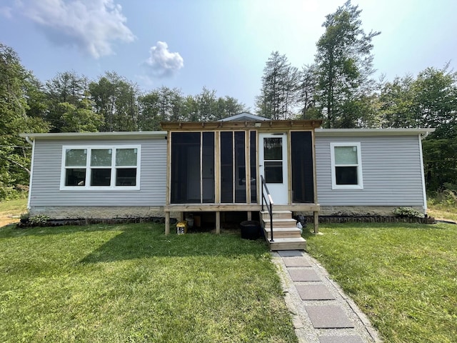454 Slater Loop, Pikeville, TN 37367 - manufactured / mobile home featuring a front yard, entry steps, and a sunroom