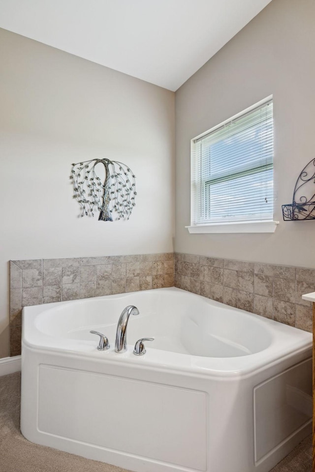 930 Eastover Rd, Lebanon, TN 37090 - bathroom featuring a garden tub