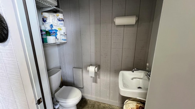 930 Eastover Rd, Lebanon, TN 37090 - bathroom with toilet and a sink
