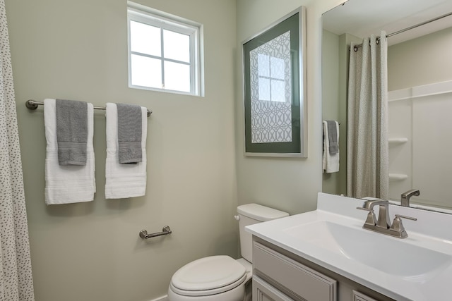 1173 Savannah Ave, Gallatin, TN 37066 - bathroom featuring toilet, vanity, and curtained shower