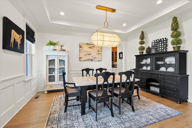 1750 Barrow Ln, Brentwood, TN 37027 - dining area with a tray ceiling, wood finished floors, ornamental molding, and recessed lighting