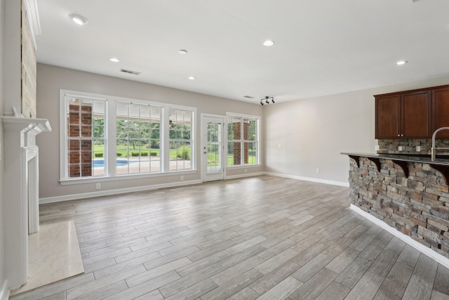 102 Oglethorpe Ave, Gallatin, TN 37066 - unfurnished living room with baseboards, light wood-style floors, and recessed lighting