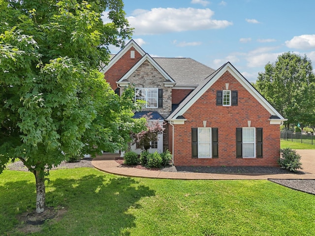 102 Oglethorpe Ave, Gallatin, TN 37066 - view of front facade with a front yard, brick siding, and stone siding