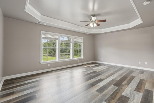 102 Oglethorpe Ave, Gallatin, TN 37066 - unfurnished room featuring a raised ceiling, ceiling fan, wood finished floors, a smoke detector, and baseboards