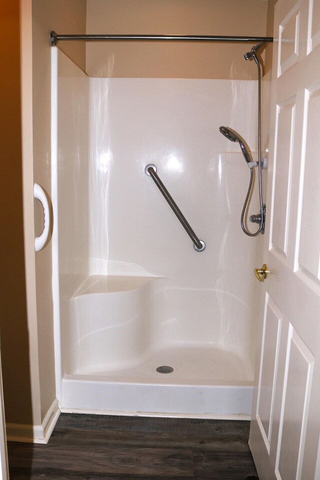 1321 Crofton Park Dr, Columbia, TN 38401 - full bath featuring wood finished floors, a shower, and baseboards