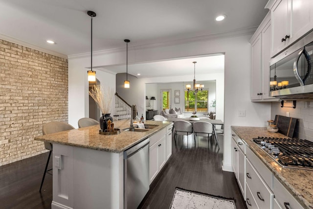 23 Hope Ct, Mount Juliet, TN 37122 - kitchen with appliances with stainless steel finishes, a sink, crown molding, a breakfast bar area, and dark wood-type flooring