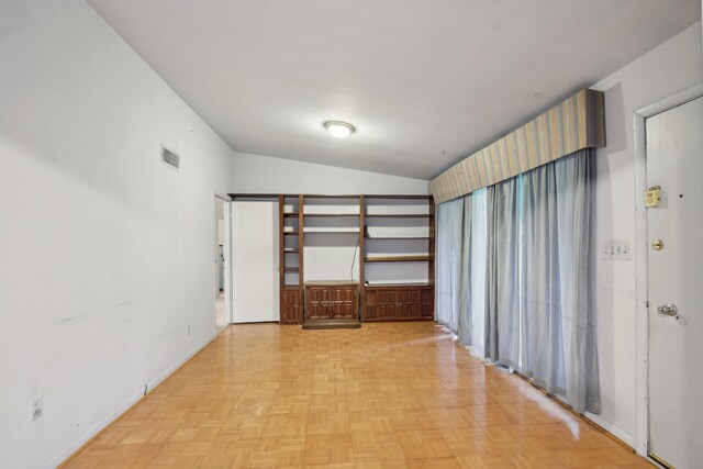 929 Deervale Dr, Nashville, TN 37217 - hallway featuring vaulted ceiling and baseboards