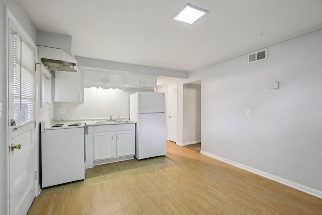 929 Deervale Dr, Nashville, TN 37217 - kitchen with white appliances, premium range hood, white cabinetry, light countertops, and light wood-style flooring