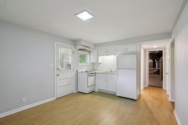 929 Deervale Dr, Nashville, TN 37217 - kitchen with white appliances, light wood-type flooring, white cabinets, a sink, and baseboards