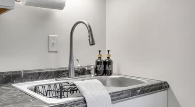 506 Garden St, Mount Pleasant, TN 38474 - detailed view of a sink