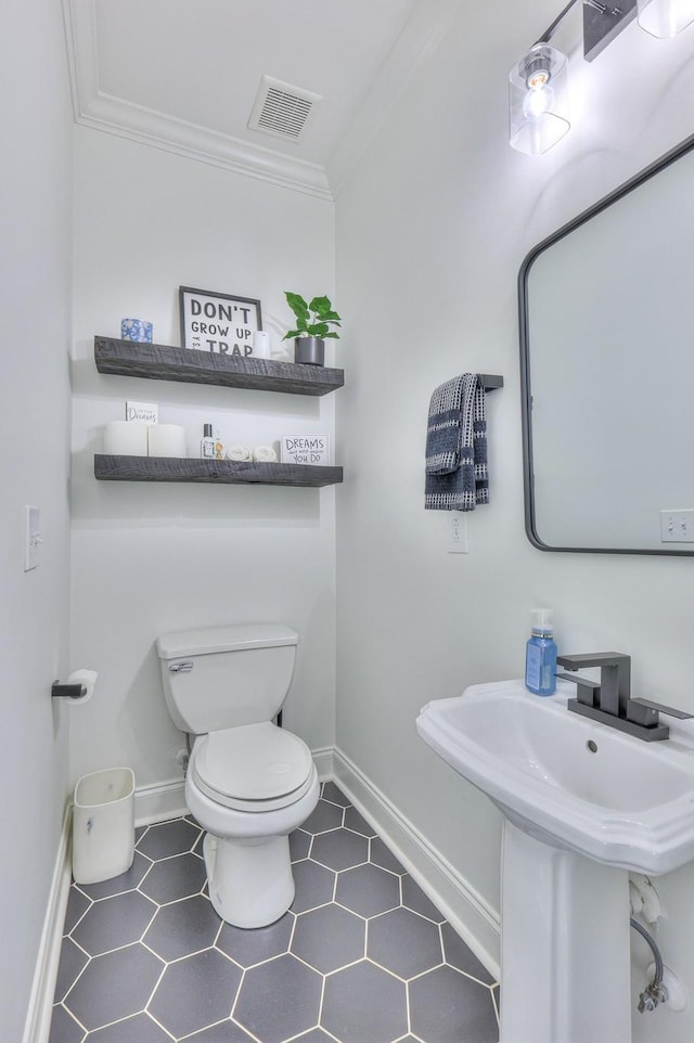 831 W Sagefield Dr, Smyrna, TN 37167 - bathroom with crown molding, toilet, and baseboards