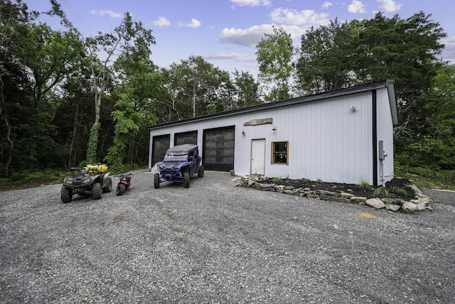 1240 John Windrow Rd, Eagleville, TN 37060 - garage featuring gravel driveway