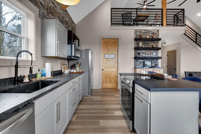 44 Hasty Hill Rd, Lynchburg, TN 37352 - kitchen with appliances with stainless steel finishes, a sink, dark countertops, light wood-style floors, and a center island