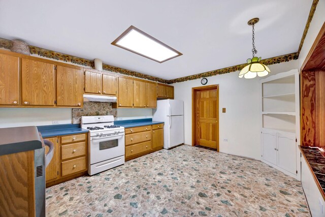 943 Old Ccc Rd, Sewanee, TN 37375 - kitchen featuring white appliances, under cabinet range hood, dark countertops, and hanging light fixtures