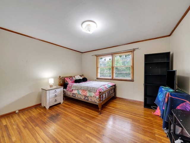 189 Washington Ave, Camden, TN 38320 - bedroom with crown molding, light wood-style floors, and baseboards