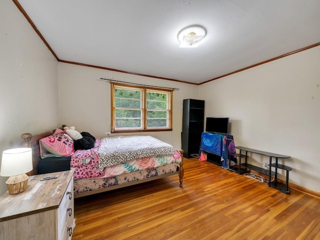 189 Washington Ave, Camden, TN 38320 - bedroom featuring crown molding, light wood finished floors, and baseboards