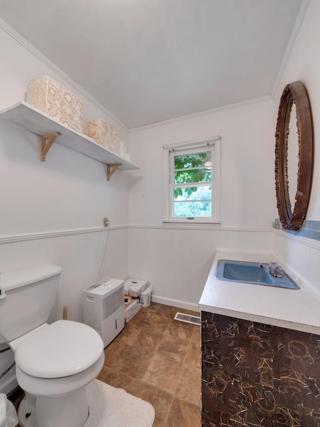 189 Washington Ave, Camden, TN 38320 - bathroom featuring vanity, toilet, a wainscoted wall, and crown molding