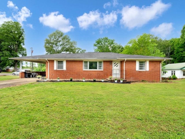 189 Washington Ave, Camden, TN 38320 - ranch-style house featuring driveway, an attached carport, brick siding, and a front yard