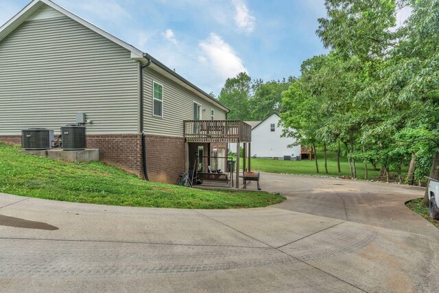 4001 S Windsor Ct, Springfield, TN 37172 - view of property exterior with central AC unit, a wooden deck, and a lawn