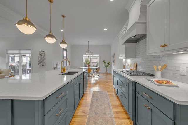 609 Dallas Ct, Murfreesboro, TN 37130 - kitchen with premium range hood, a sink, backsplash, light wood-style floors, and a kitchen island with sink