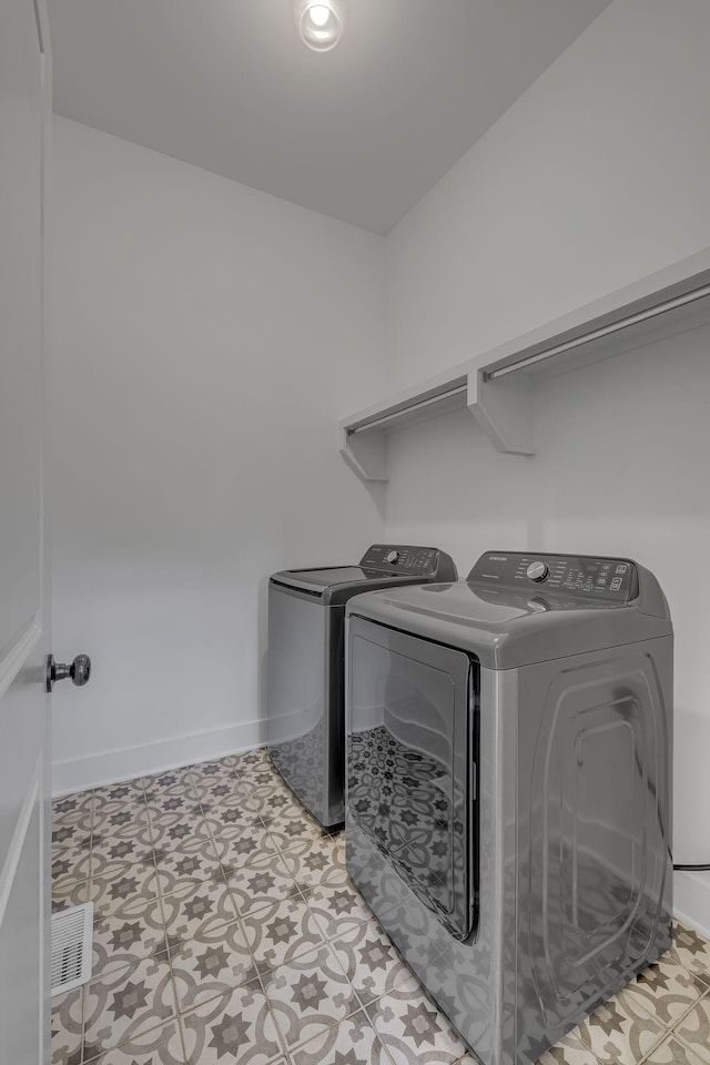 609 Dallas Ct, Murfreesboro, TN 37130 - laundry area featuring separate washer and dryer, baseboards, and light tile patterned floors