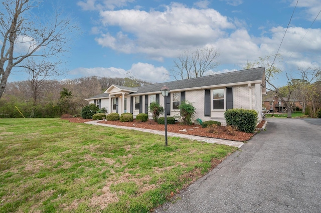 6307 Park Ln, Nashville, TN 37205 - single story home with brick siding, a front yard, and asphalt driveway