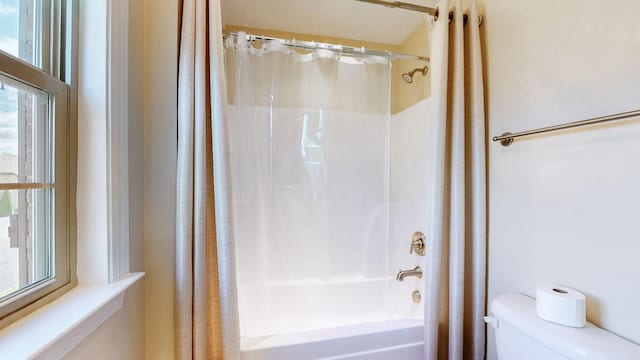 1303 Reynard Dr, Gallatin, TN 37066 - full bath featuring shower / tub combo with curtain and toilet