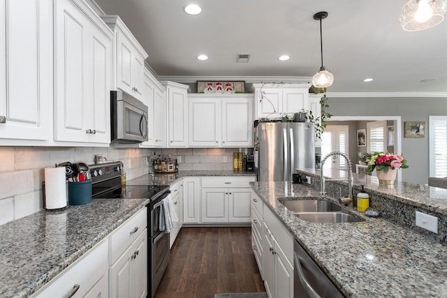 2466 Cason Ln, Murfreesboro, TN 37128 - kitchen featuring appliances with stainless steel finishes, a sink, ornamental molding, white cabinets, and recessed lighting
