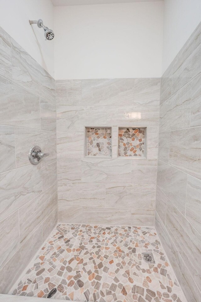 117 Apollo Ct W, Antioch, TN 37013 - bathroom with tiled shower