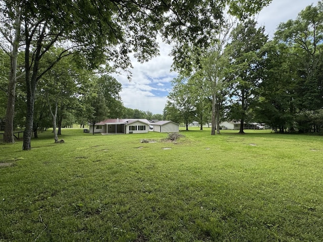 2306 Raspberry Ln, Lebanon, TN 37087 - view of green lawn